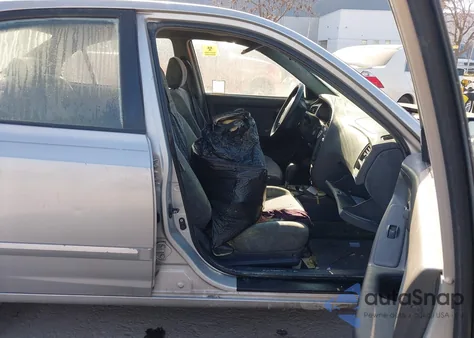 2001 Hyundai Elantra Gls z USA, uszkodzony, nr VIN KMHDN45D81U160932